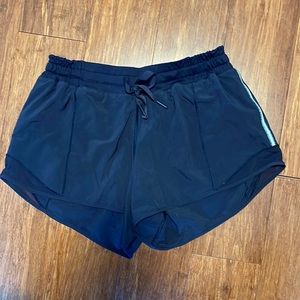 Hotty hot low-rise lined short 4”